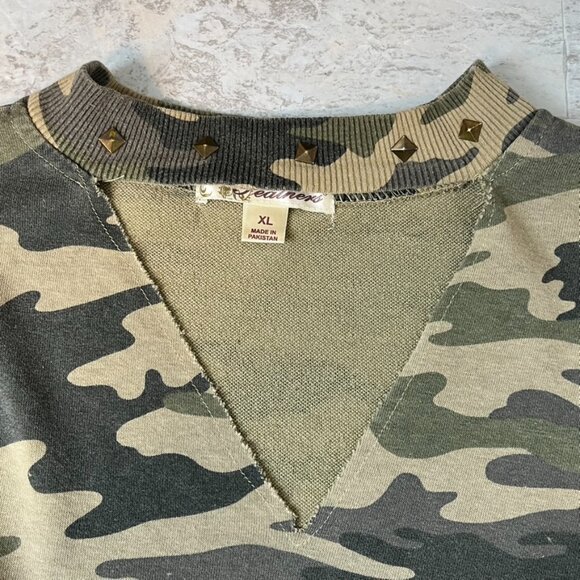Feathers Camo Long Sleeved Shirt Top ((size XL)) - Picture 5 of 7
